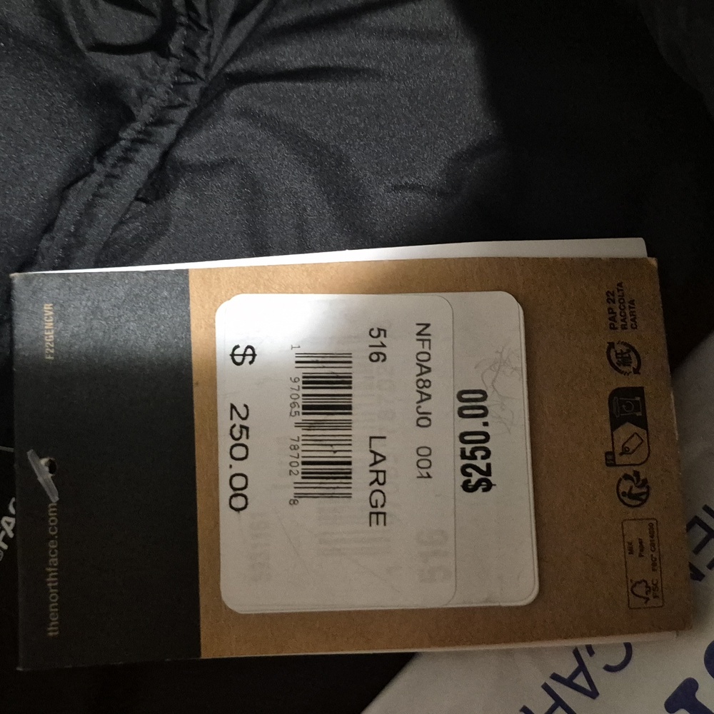 Women's Northface 516 Puffer coat - Picture 5 of 5